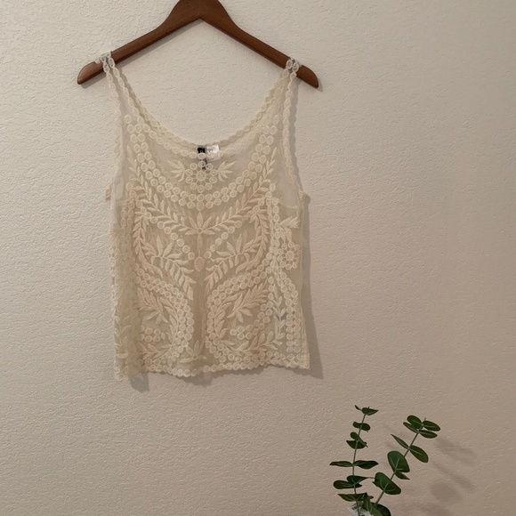 H&M - Divided - Cream lace tank - Picture 2 of 4